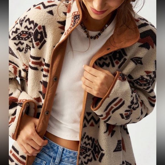 Aztec Pattern Long Sleeve Top - Picture 5 of 8